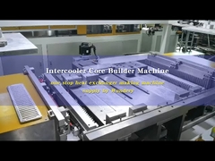 एक ऑटो इंटरकूलर कोर बिल्डर मशीन कैसे काम करती है?