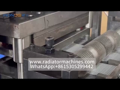 टर्बुलेटर के लिए 2 कॉइल प्रकार के एल्यूमीनियम फिन प्रेस मशीन तेल कूलर हवा चार्जर